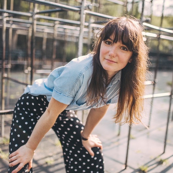 Meet your Posher, Lauren - Picture 2 of 3